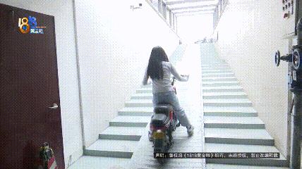 DƬ